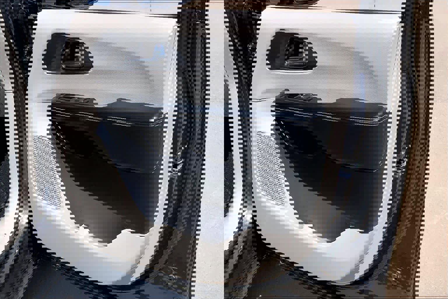 Used 2022 Chrysler Pacifica Touring-L image 23