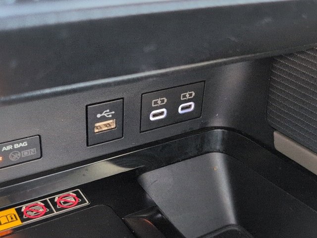 Used 2025 Toyota Camry SE image 31