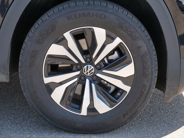 Certified 2025 Volkswagen Atlas SE image 9