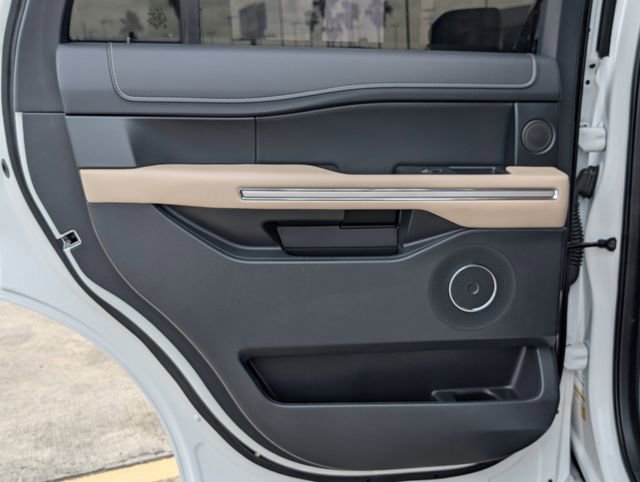 Used 2022 Ford Expedition Limited image 24