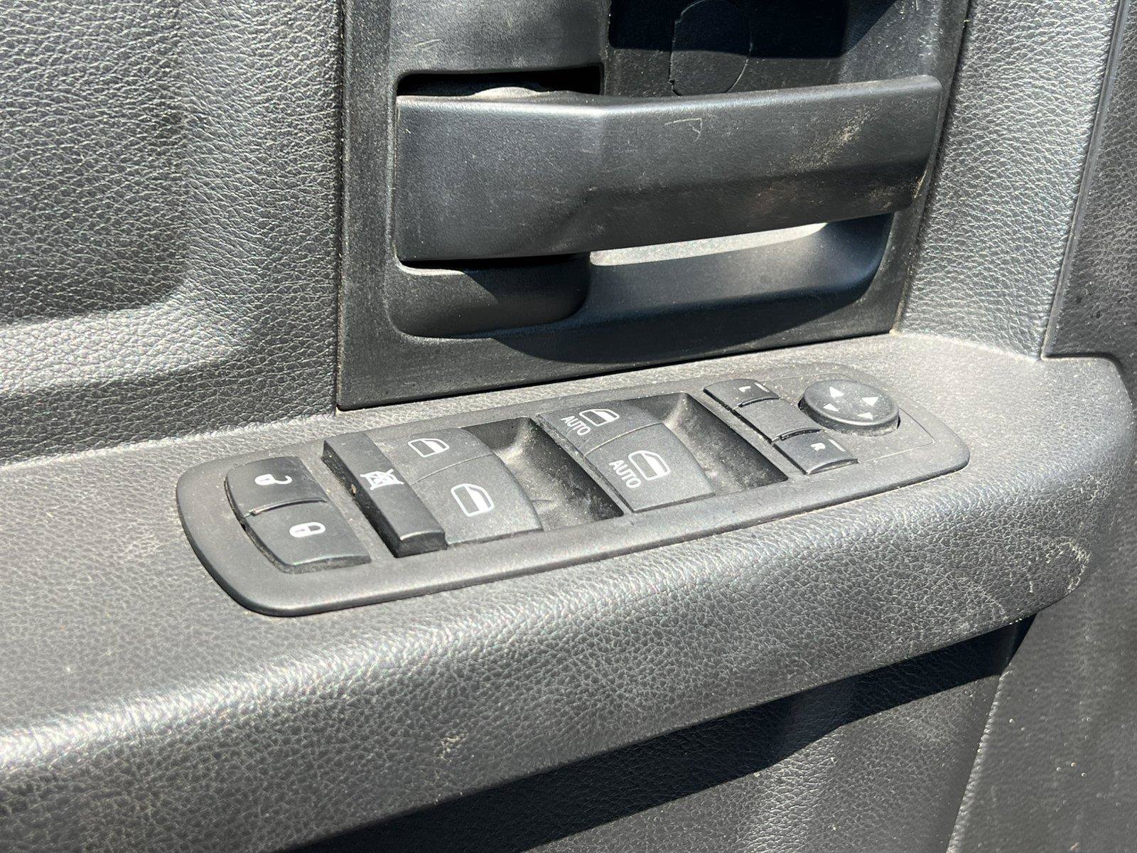 Used 2016 RAM 2500 Tradesman w/ Chrome Appearance Group AWD/4WD image 16