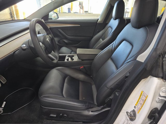 Used 2023 Tesla Model 3 Performance image 2