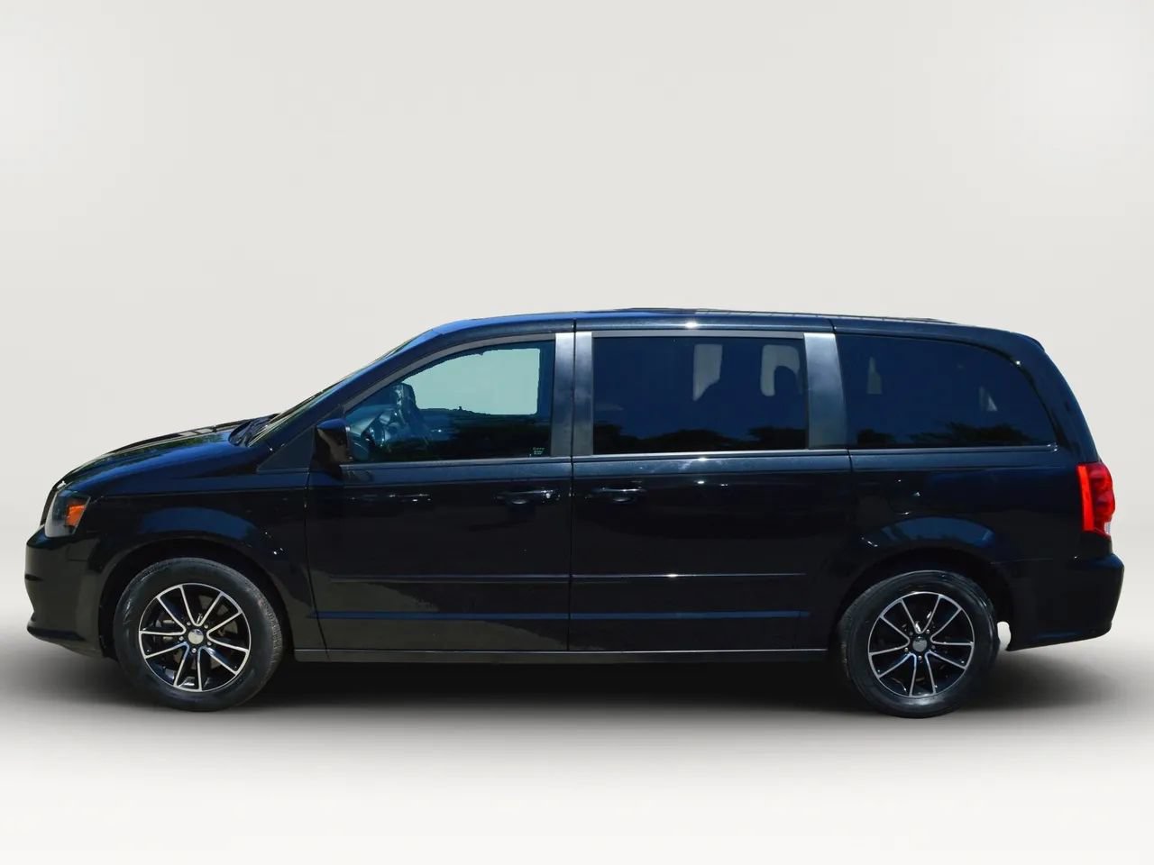Used 2016 Dodge Grand Caravan SXT w/ UConnect Hands-Free Group FWD image 4