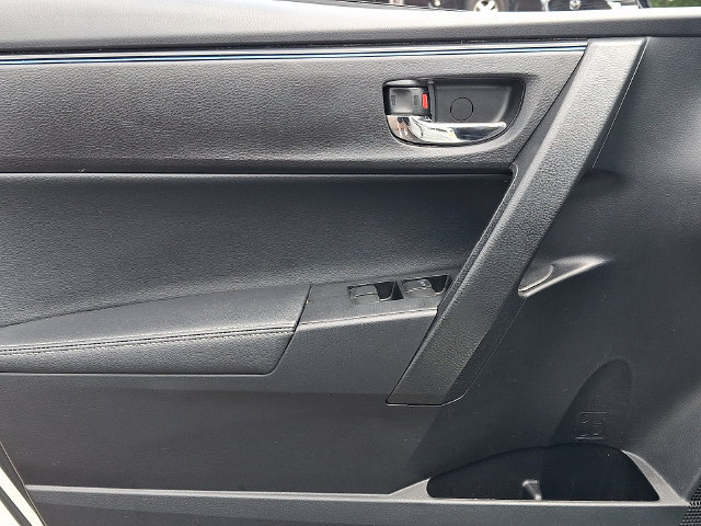 Used 2018 Toyota Corolla SE FWD image 11