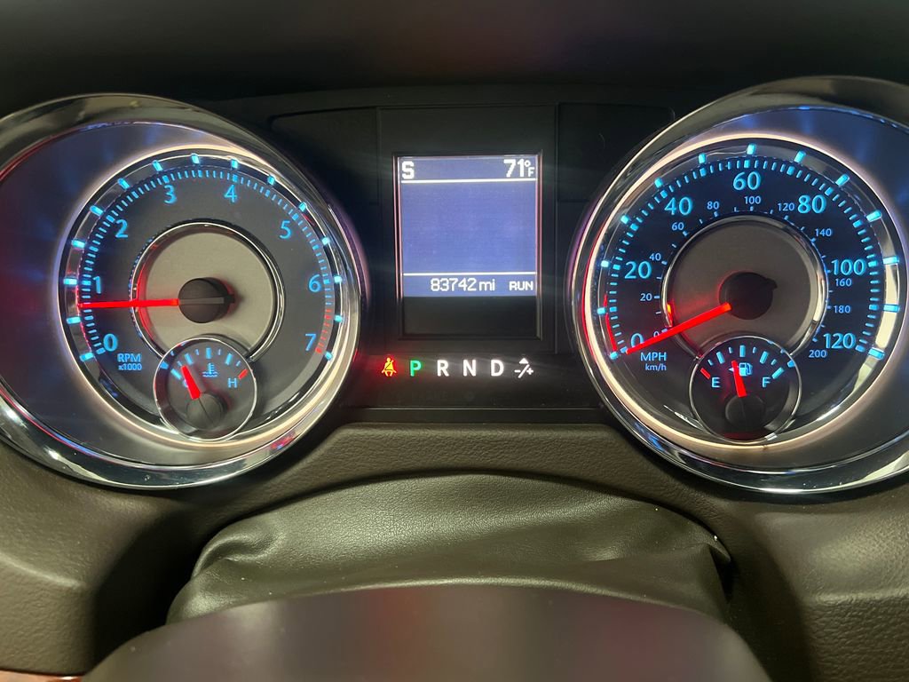 Used 2014 Chrysler Town & Country Touring-L w/ Driver Convenience Group FWD image 16