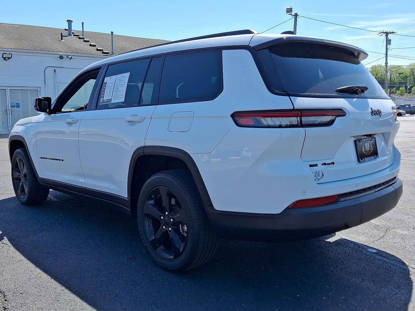 Used 2023 Jeep Grand Cherokee L Laredo AWD/4WD image 22