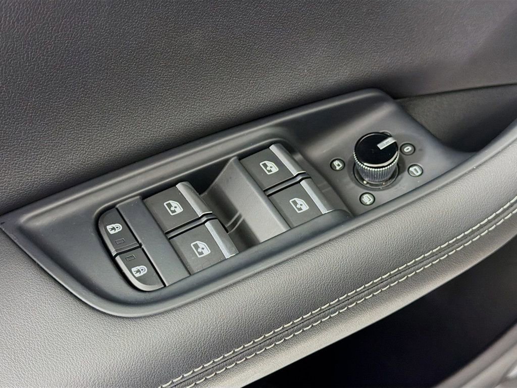 Used 2023 Audi Q8 Prestige image 19