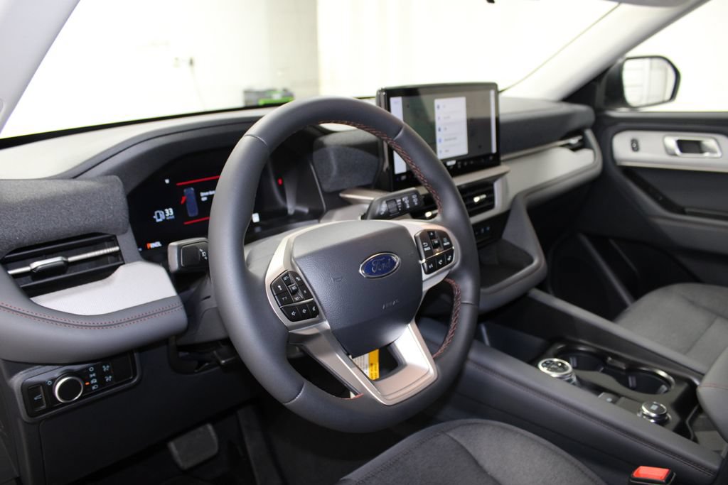 New 2026 Ford Explorer Active RWD image 16