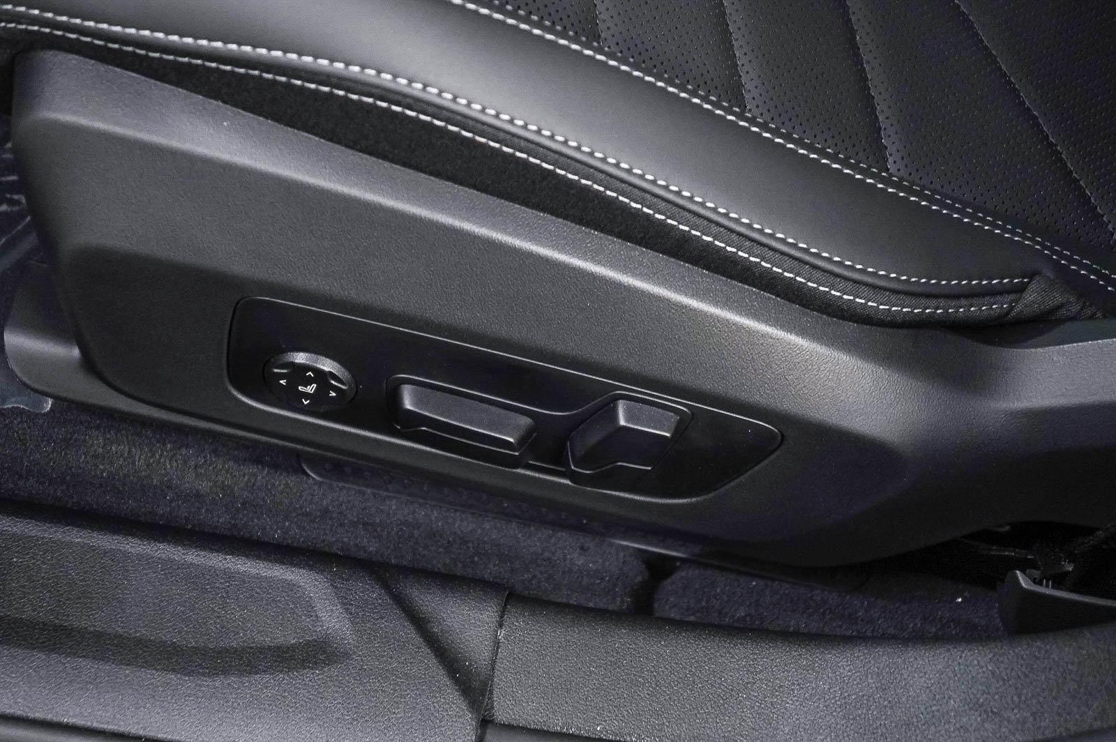 New 2026 BMW 228i w/ Technology Package FWD image 24