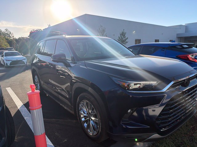 Used 2025 Toyota Grand Highlander AWD image 21
