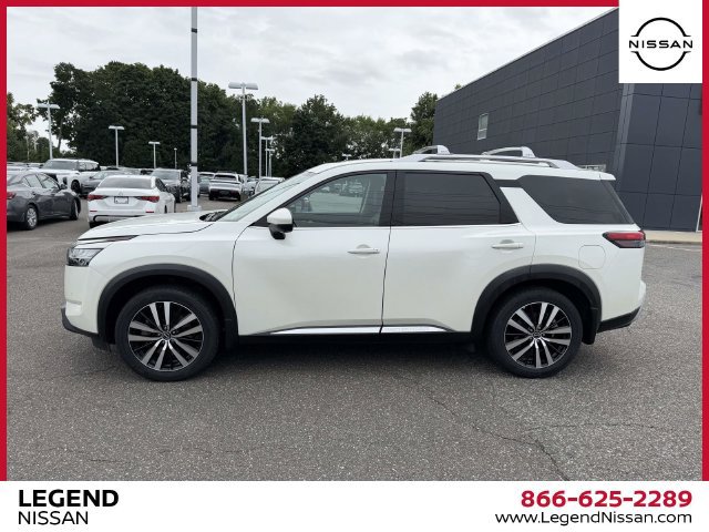 Certified 2024 Nissan Pathfinder Platinum w/ Cargo Package AWD/4WD image 7