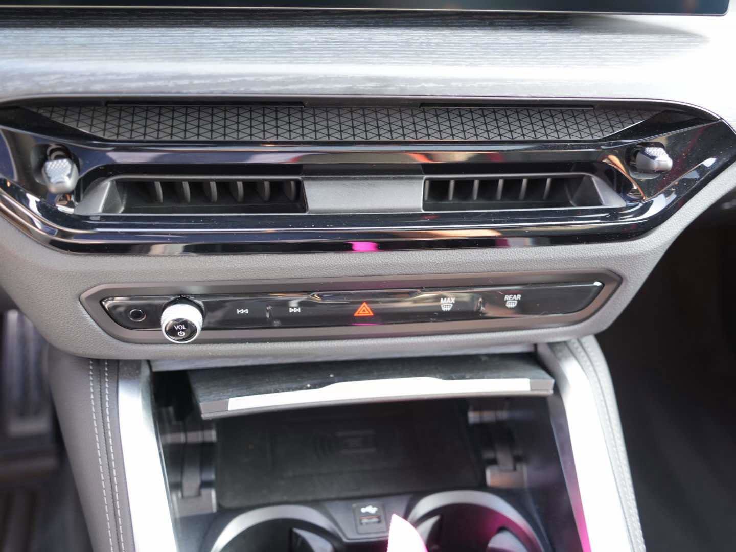 Used 2025 BMW i4 xDrive40i image 21