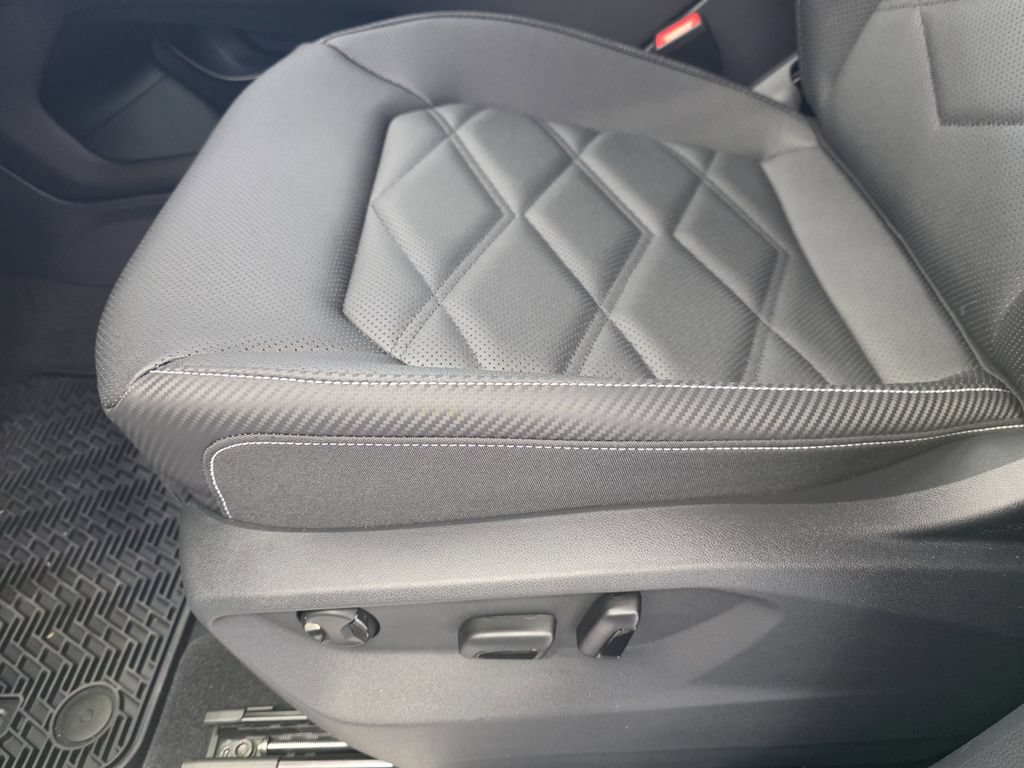 Used 2025 Volkswagen Atlas Cross Sport SE AWD/4WD image 19