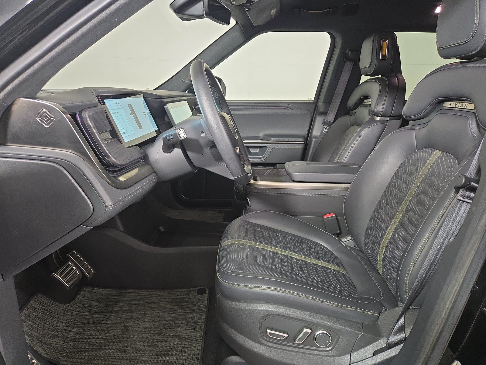 Used 2024 Rivian R1S Adventure AWD/4WD image 20