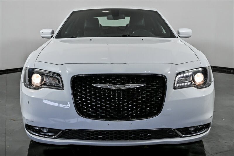 Used 2019 Chrysler 300 S RWD image 4