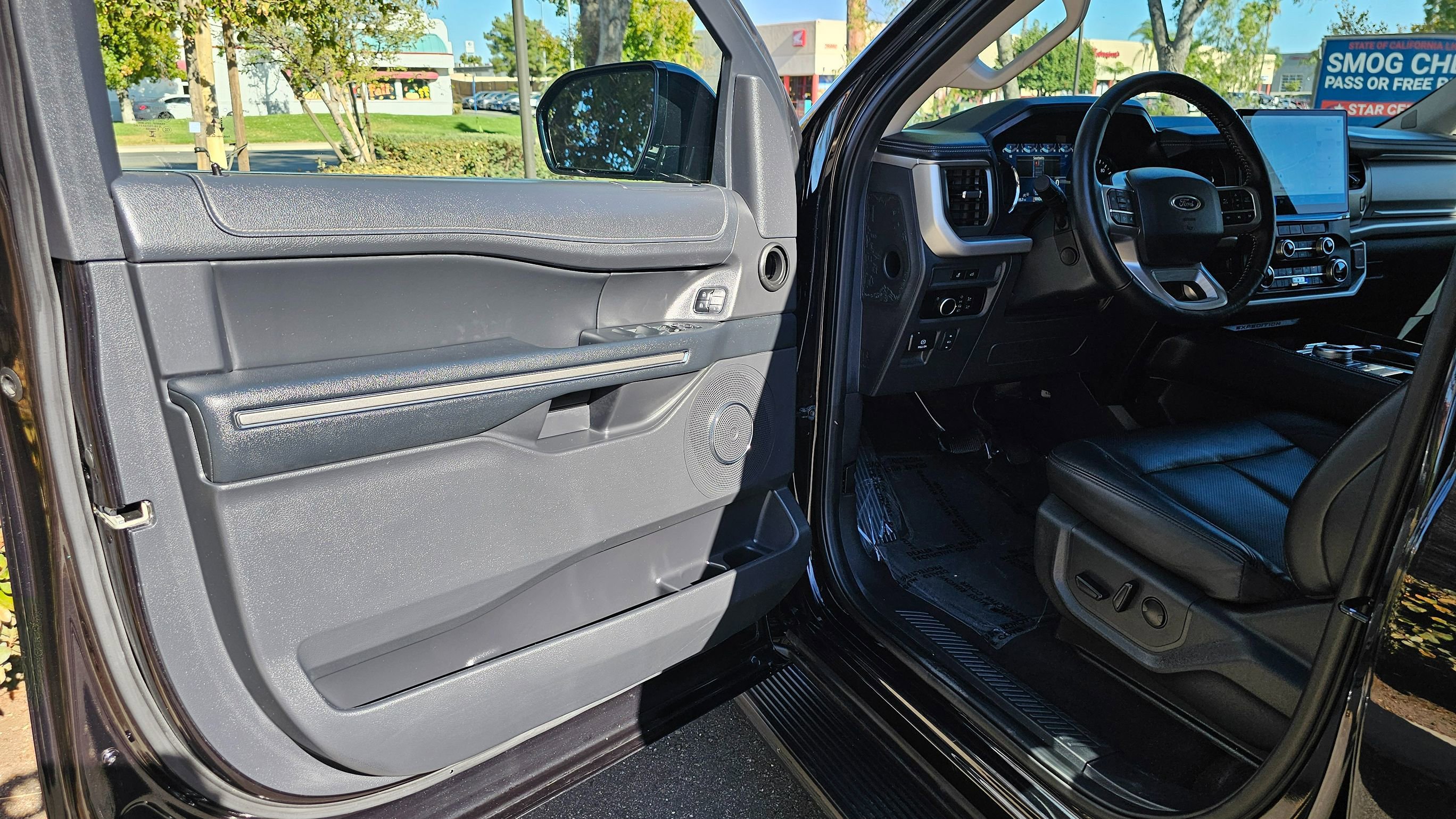 Used 2024 Ford Expedition XLT image 12