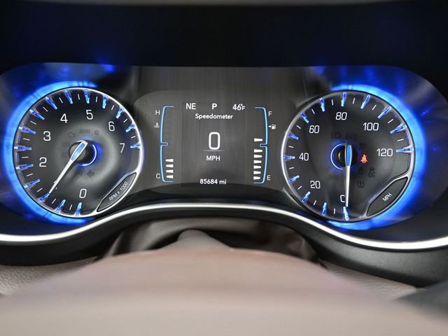 Used 2020 Chrysler Pacifica Touring-L w/ Tire & Wheel Group image 30