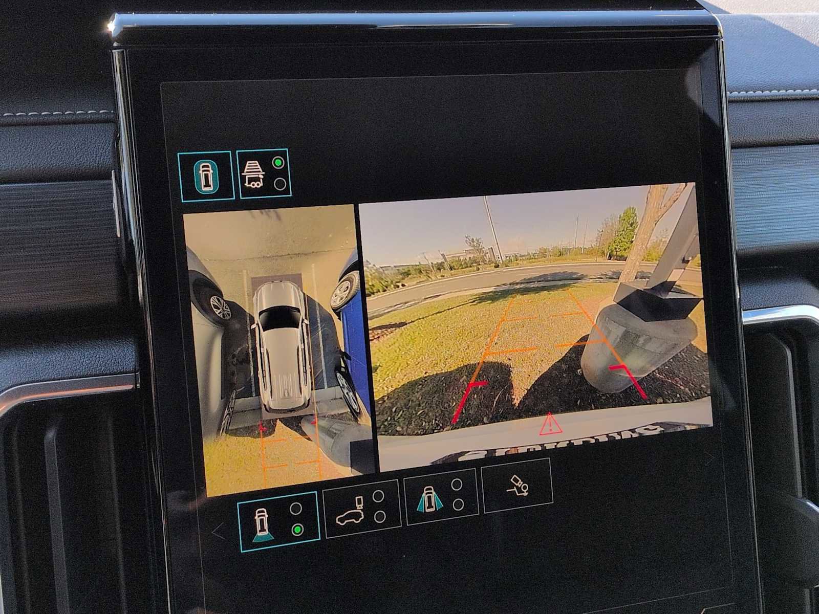 Used 2024 GMC Acadia Elevation image 30