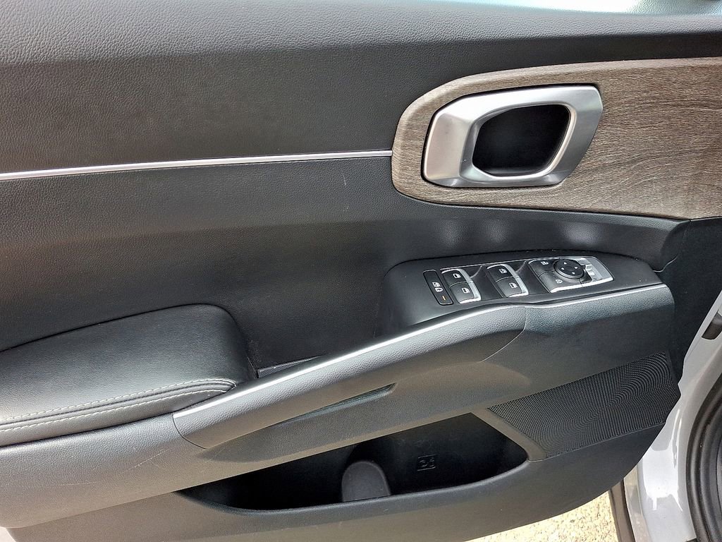 Used 2023 Kia Sorento EX w/ Panoramic Sunroof Package image 13