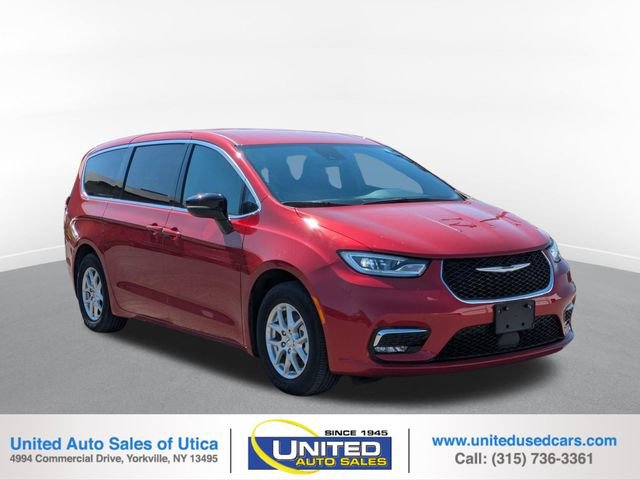 Used 2025 Chrysler Pacifica Select FWD image 1