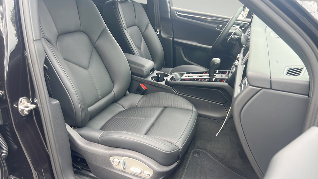 New 2026 Porsche Macan AWD/4WD image 22