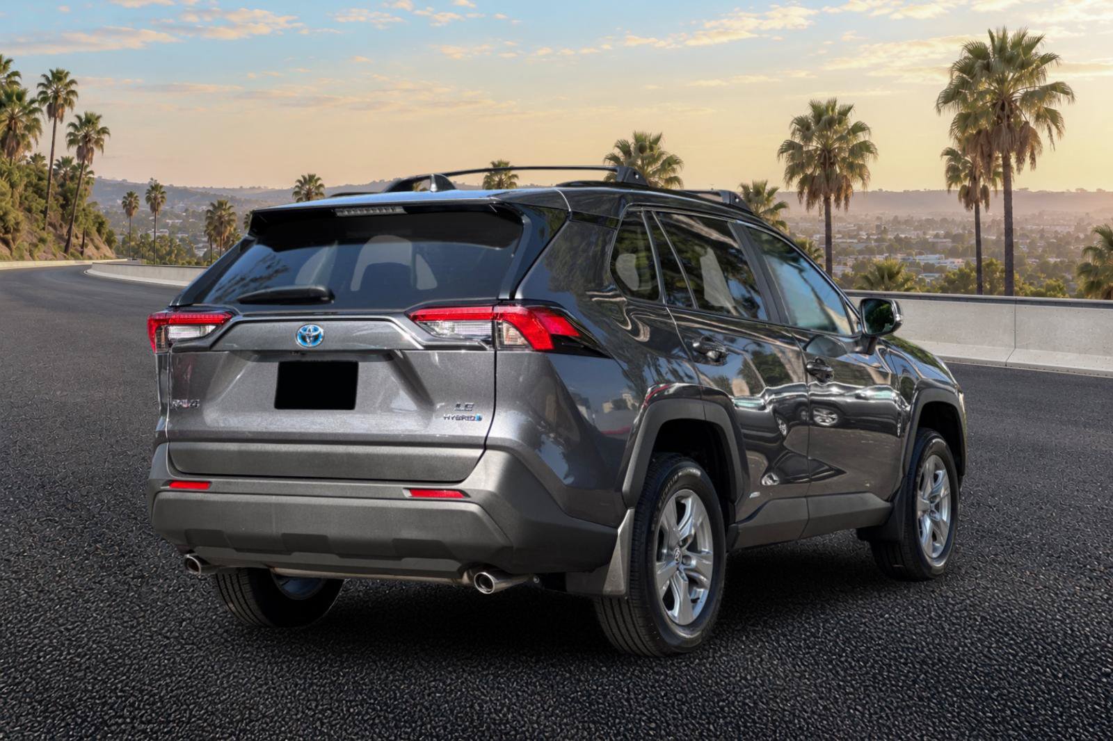 Used 2024 Toyota RAV4 LE AWD/4WD image 4