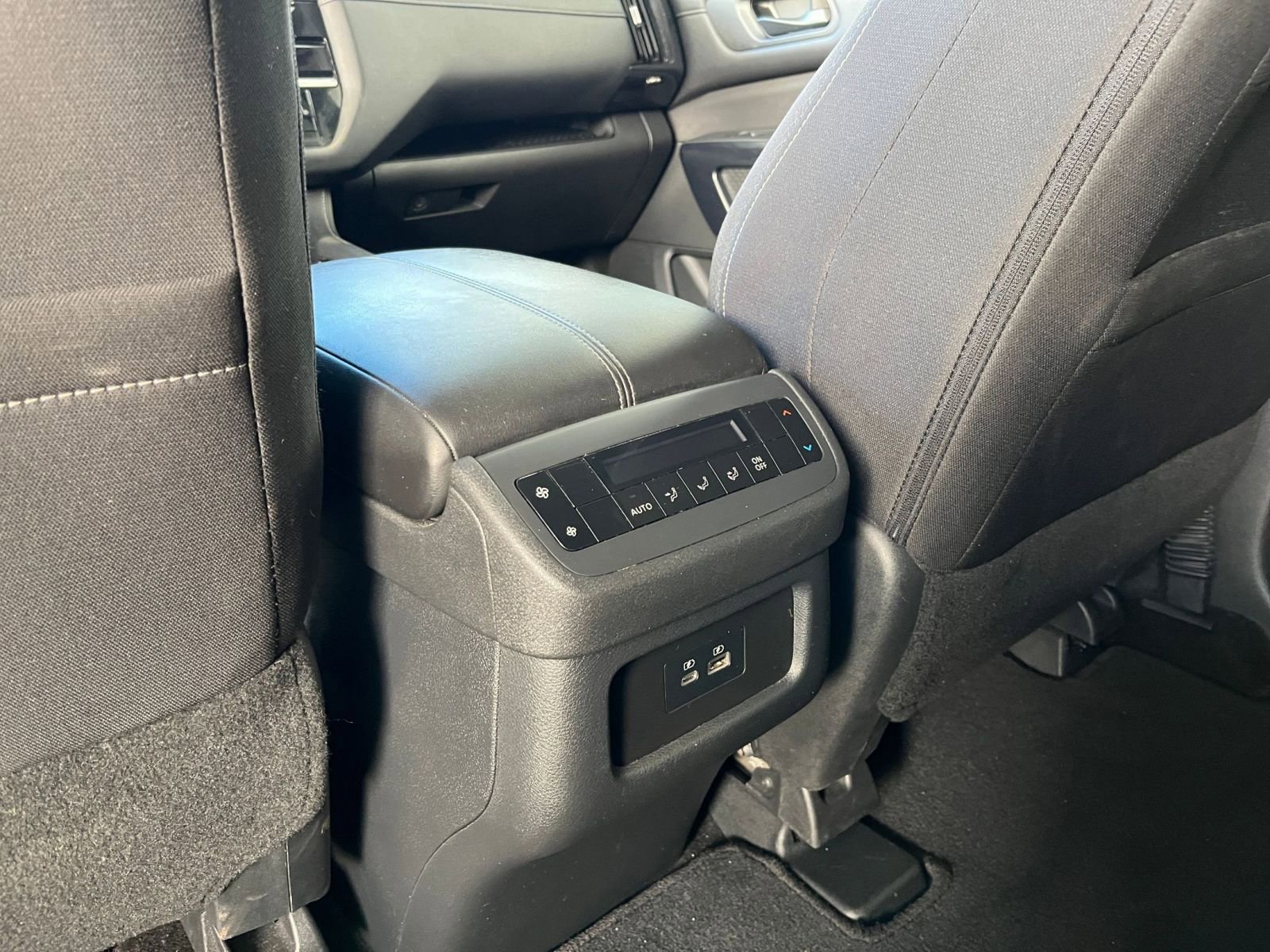 Used 2025 Nissan Pathfinder SV image 24