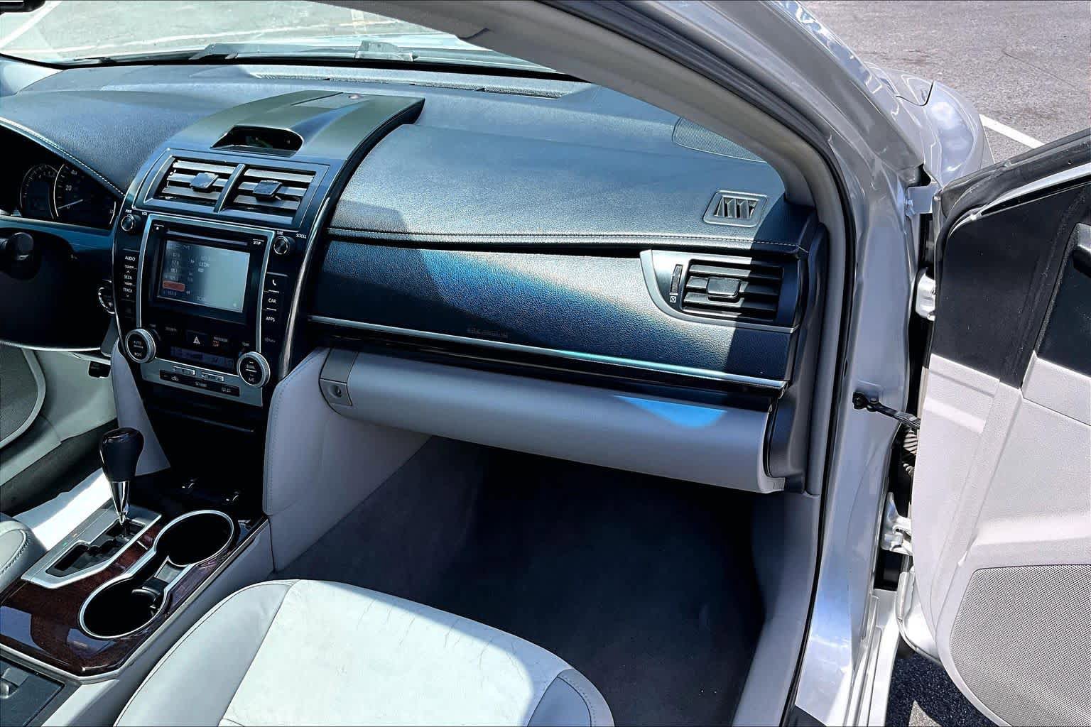 Used 2012 Toyota Camry XLE w/ Leather Pkg FWD image 19
