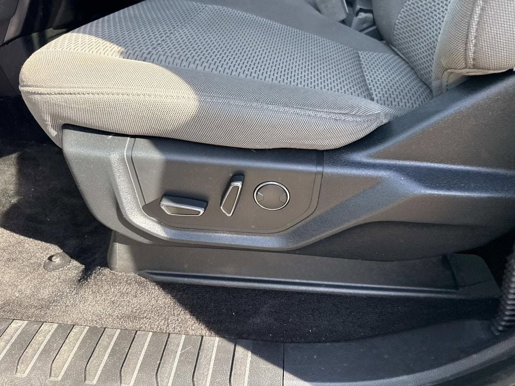 Used 2018 Ford F150 XLT w/ Equipment Group 302A Luxury AWD/4WD image 19