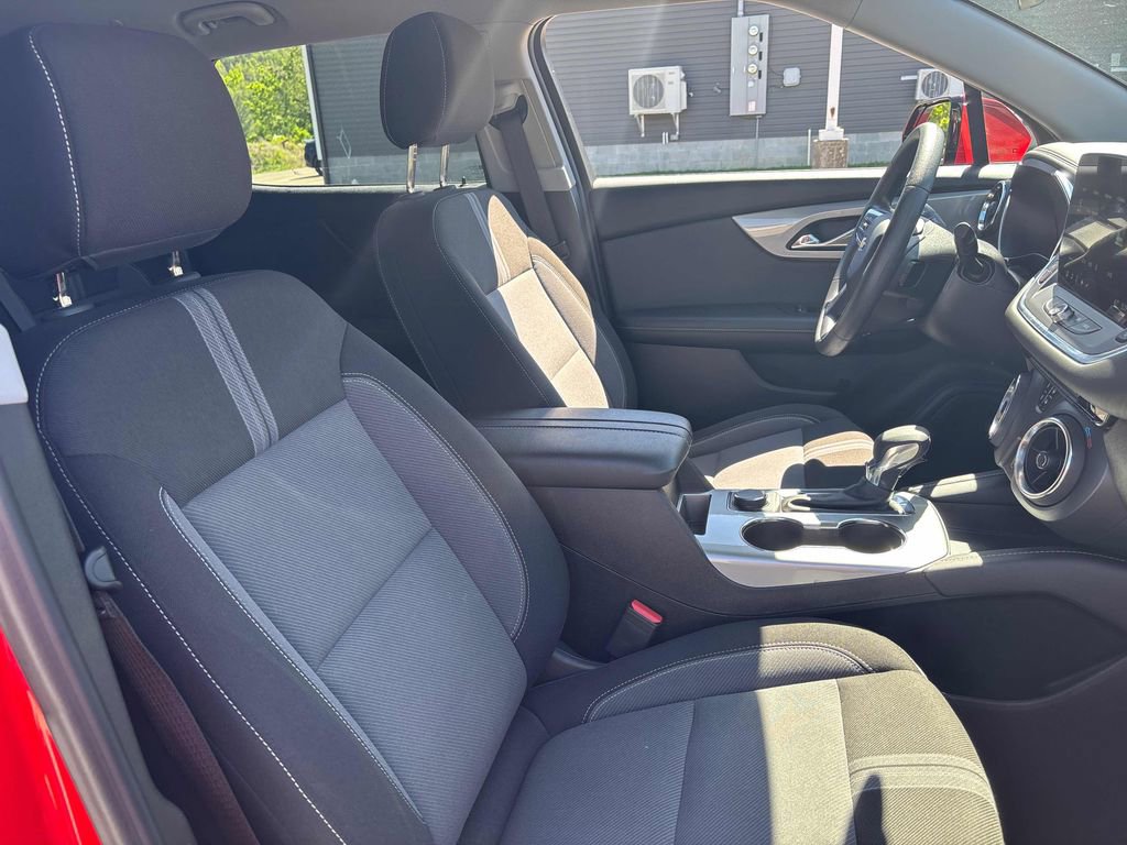 Used 2025 Chevrolet Blazer LT AWD/4WD image 30