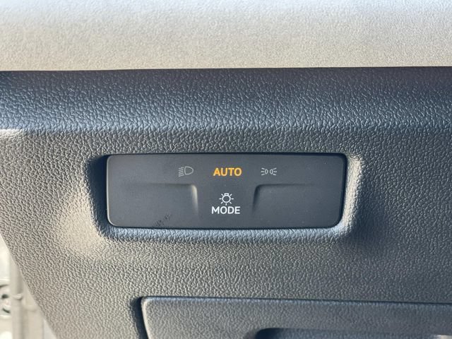 Certified 2026 Volkswagen Tiguan SE w/ Panoramic Sunroof Package FWD image 18