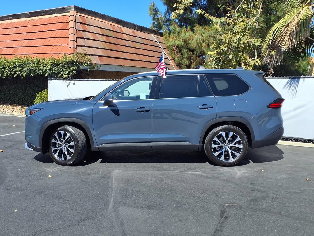 Certified 2025 Toyota Grand Highlander AWD Hybrid image 3