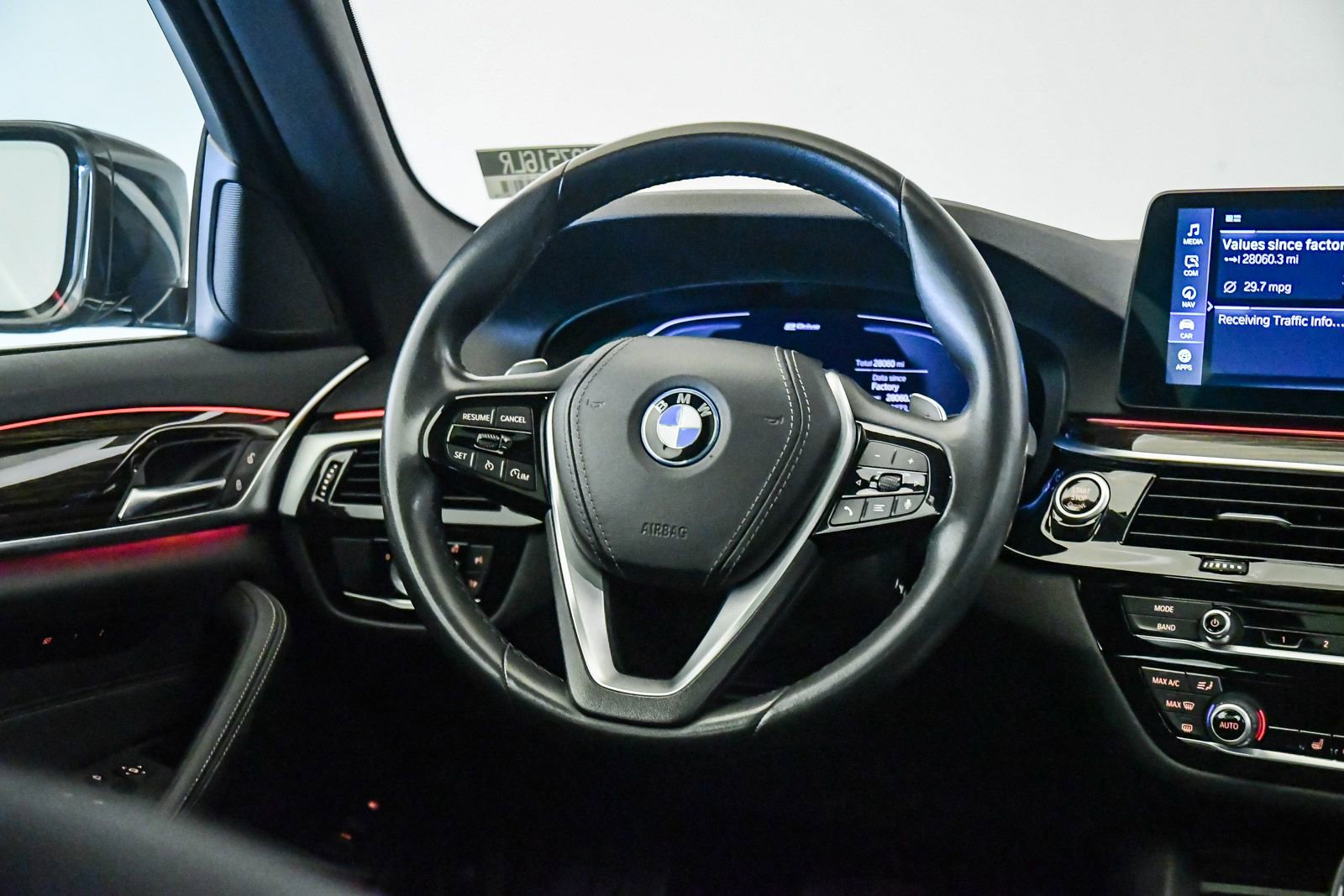 Certified 2023 BMW 530e w/ Convenience Package image 13