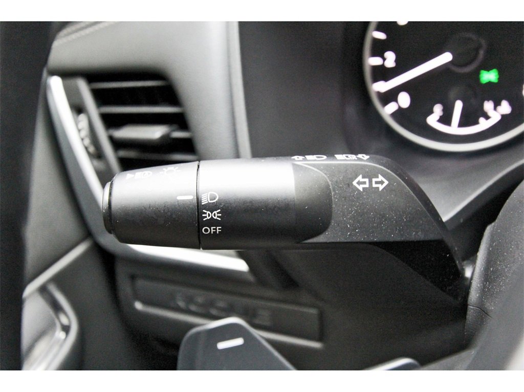 Used 2025 Nissan Rogue S image 15