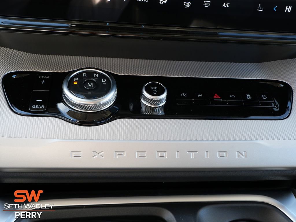 New 2025 Ford Expedition Active image 17