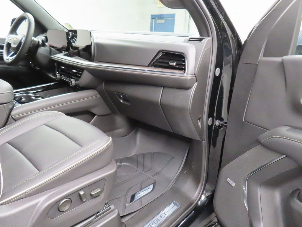 Used 2025 Chevrolet Suburban Premier AWD/4WD image 34