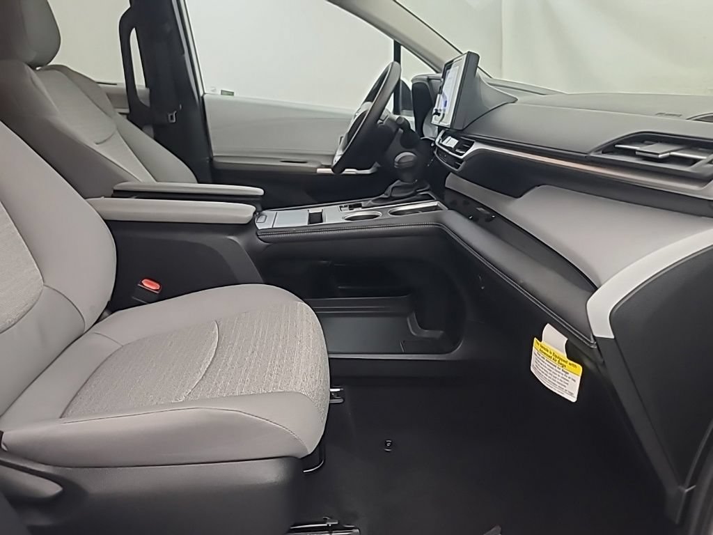 Used 2026 Toyota Sienna LE FWD image 15