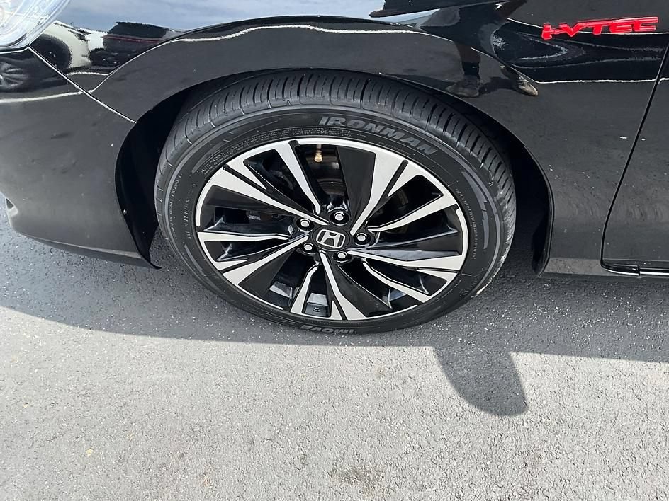 Used 2017 Honda Accord EX-L image 11