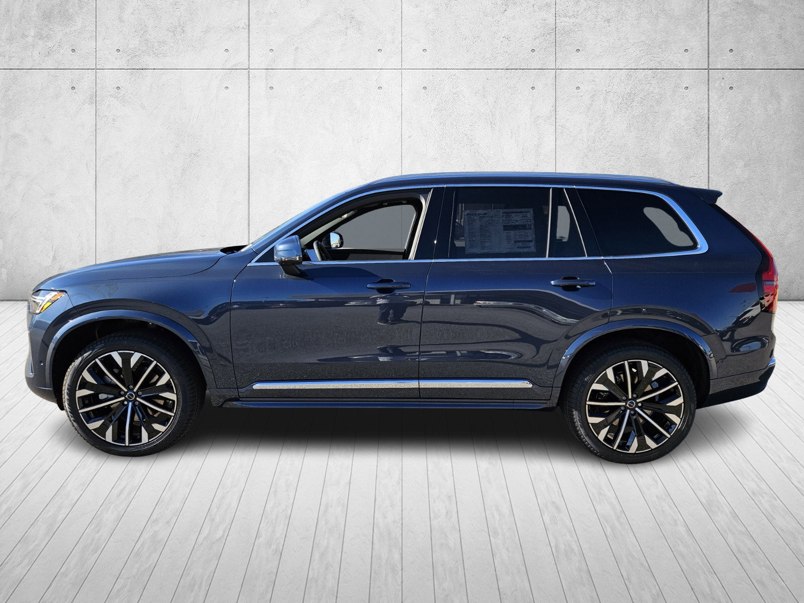 New 2026 Volvo XC90 B6 Plus w/ Protection Package Premier AWD/4WD image 4