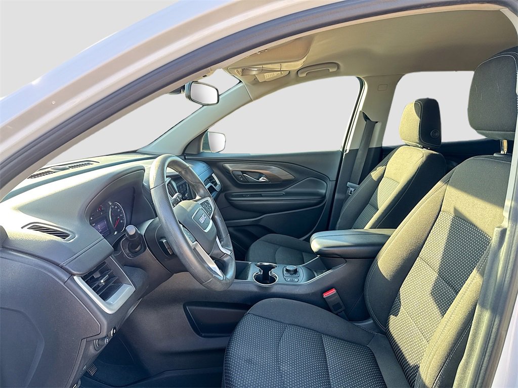 Used 2023 GMC Terrain SLE w/ Driver Convenience Package image 10