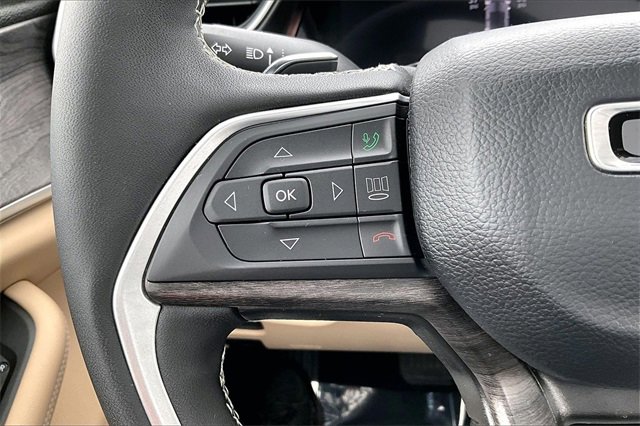 Certified 2024 Jeep Grand Cherokee Limited w/ Luxury Tech Group II image 18