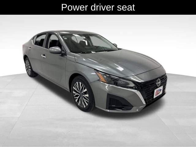 Used 2023 Nissan Altima 2.5 SV w/ SV Premium Package image 8