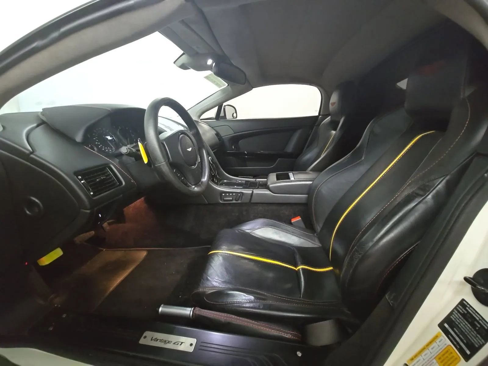 Used 2016 Aston Martin V8 Vantage GT RWD image 7