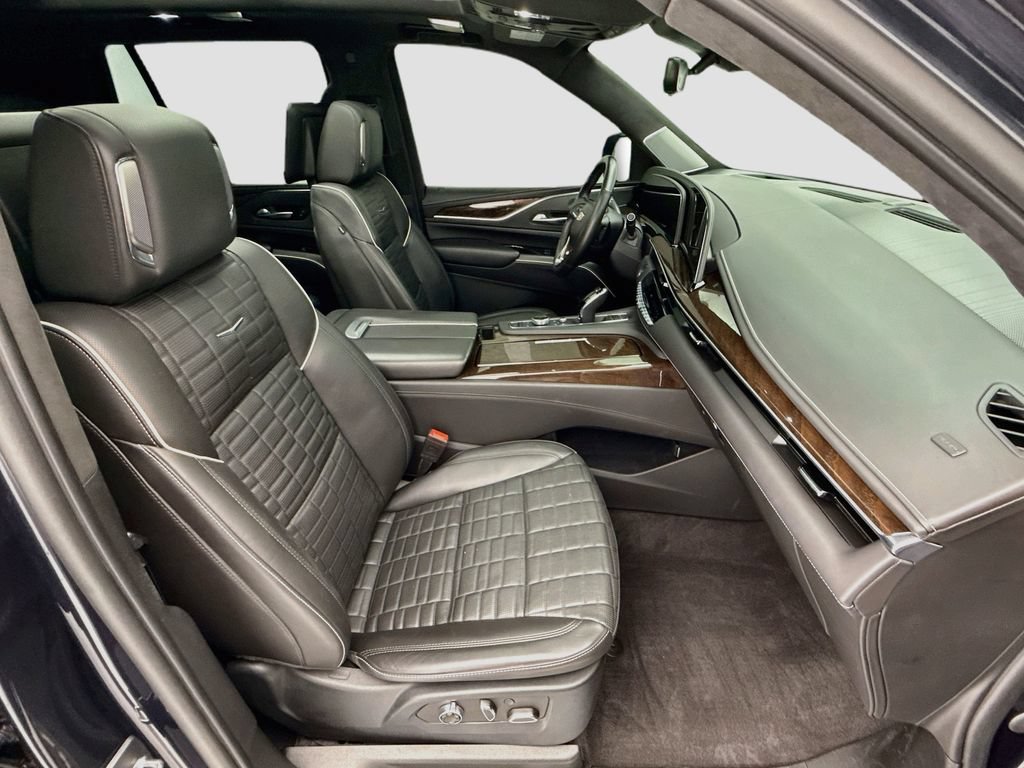 Used 2023 Cadillac Escalade Sport Platinum w/ Heavy-Duty Trailer Package AWD/4WD image 19