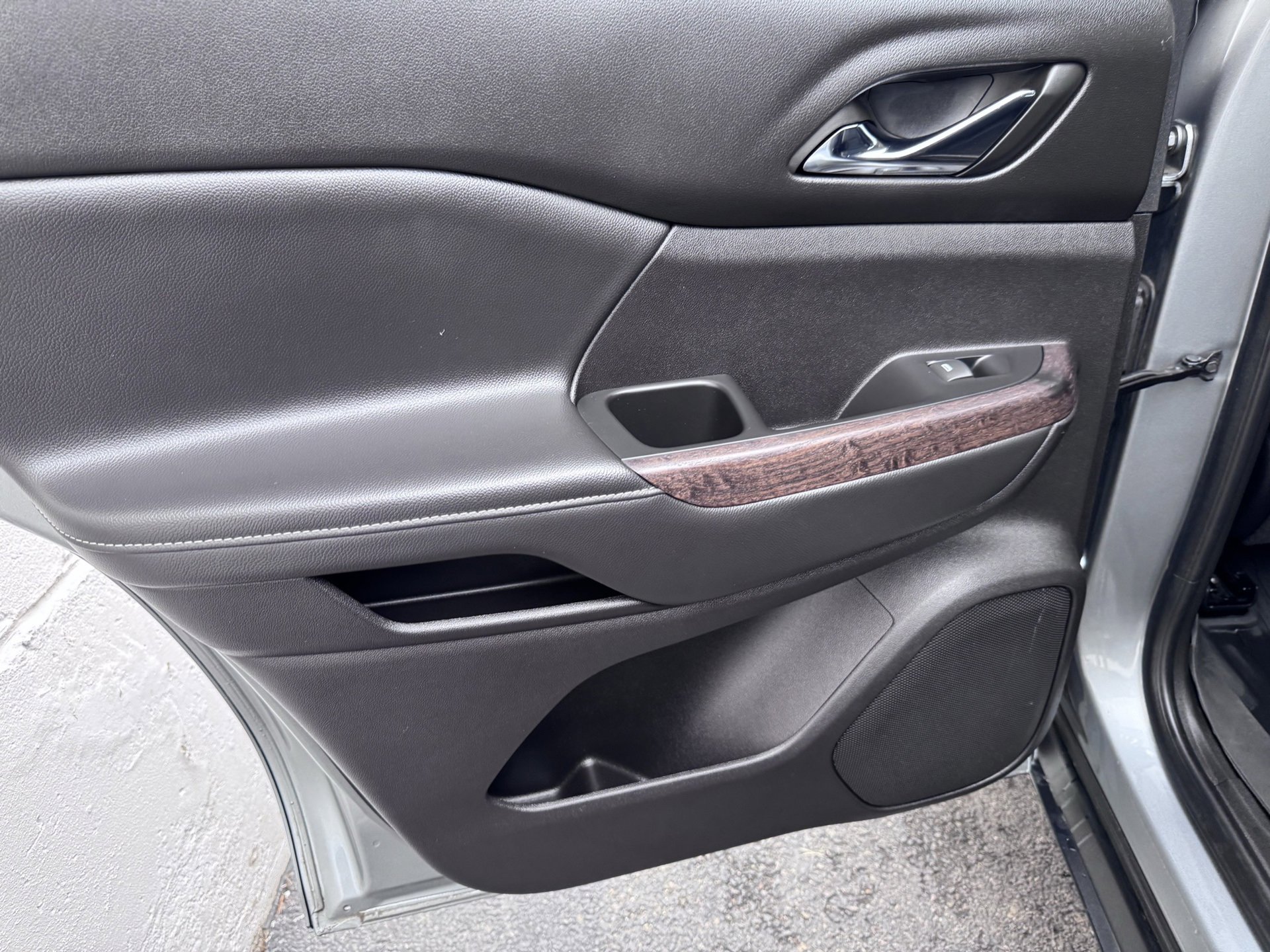 Used 2023 GMC Acadia Denali image 19