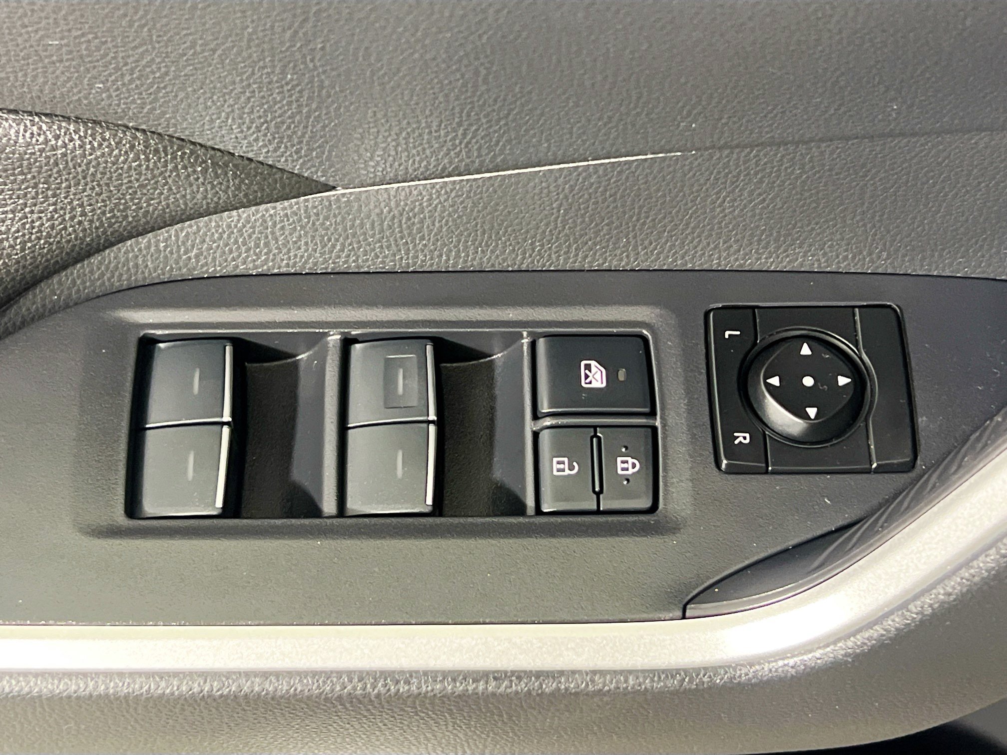 Used 2025 Toyota RAV4 XLE w/ Convenience Package AWD/4WD image 16