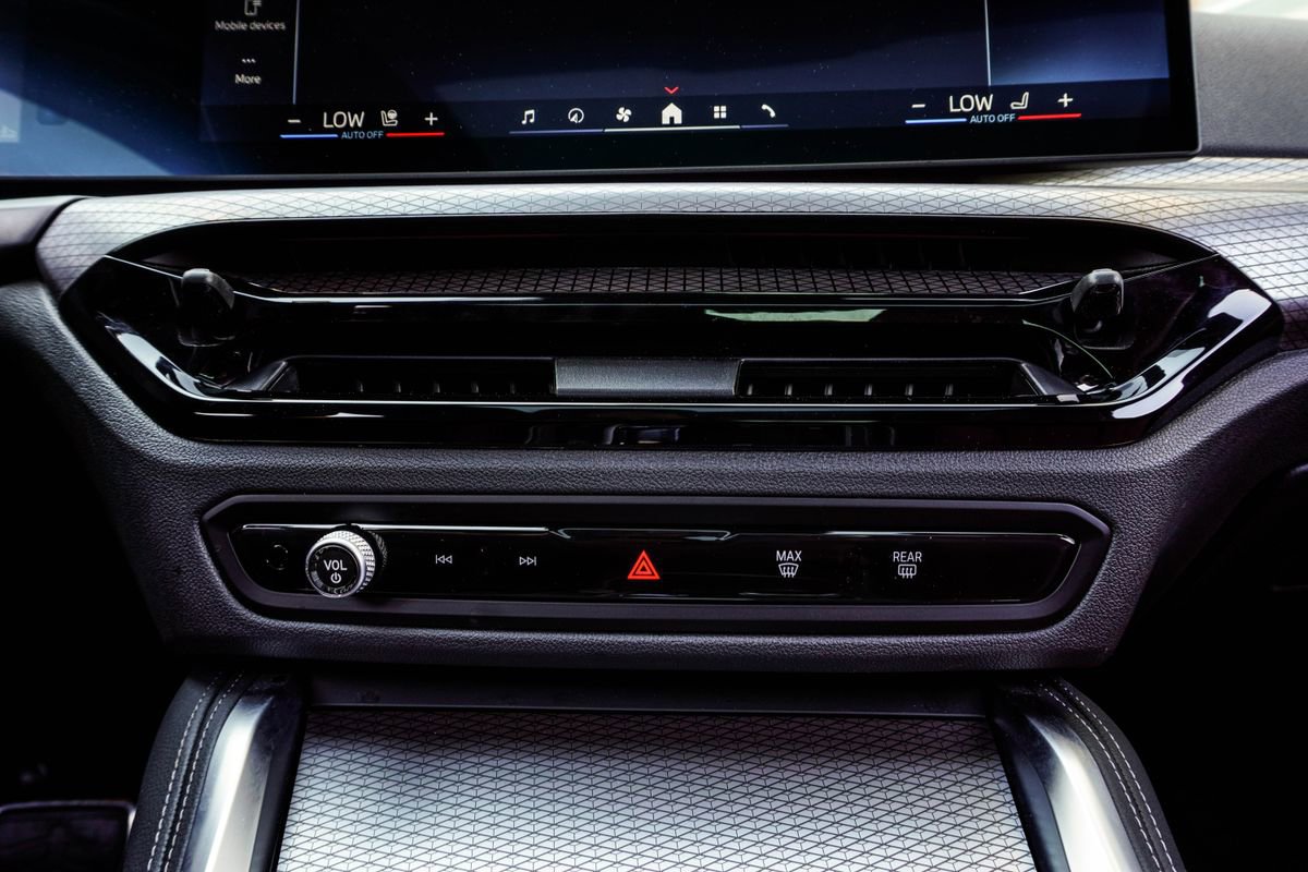 Used 2025 BMW M440i Coupe w/ Premium Package image 24