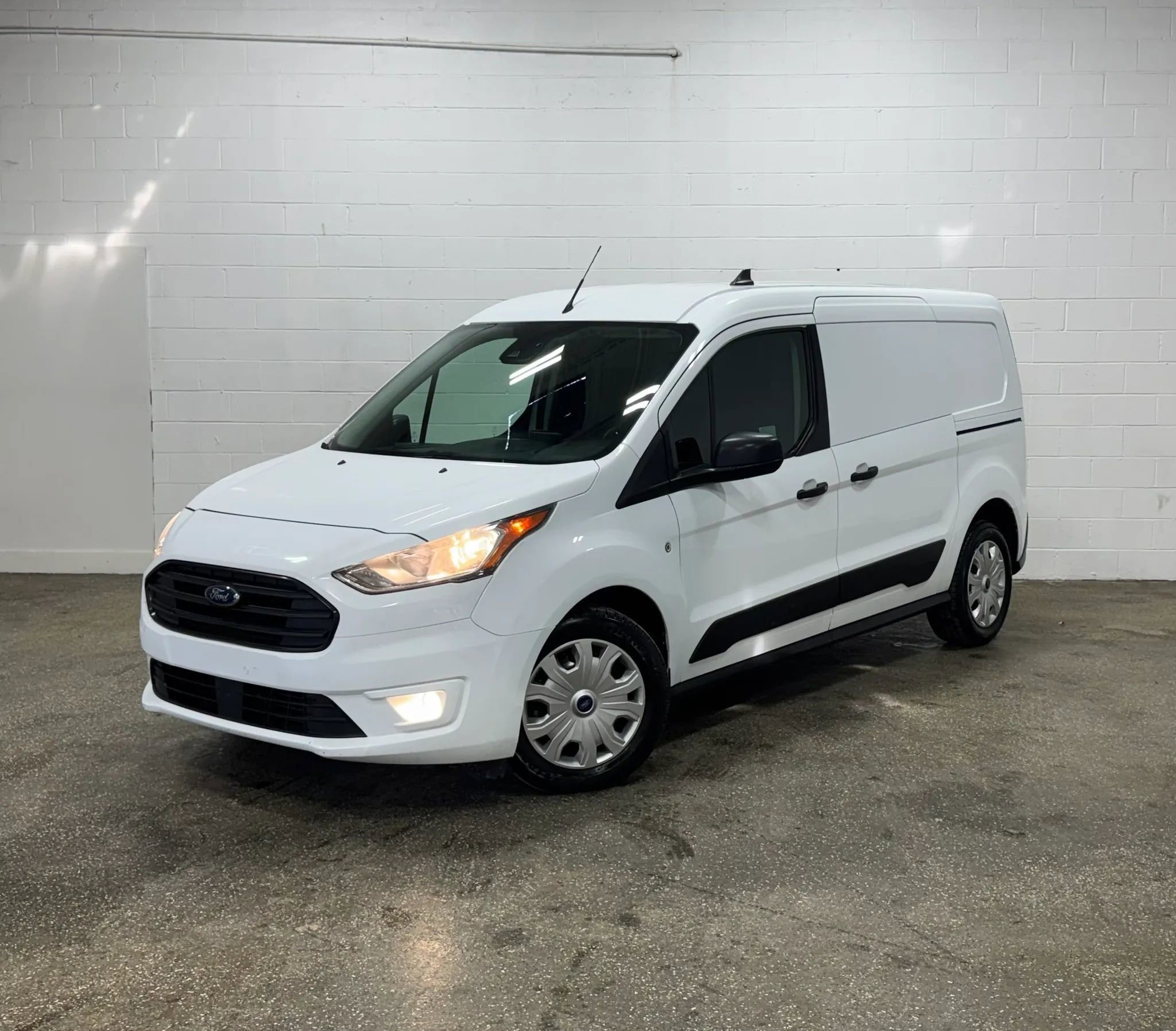 Used 2019 Ford Transit Connect XLT image 7