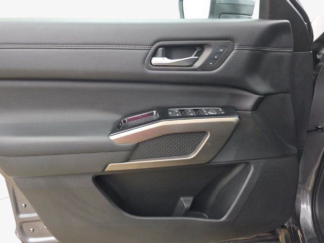 Used 2025 Nissan Pathfinder Platinum FWD image 26
