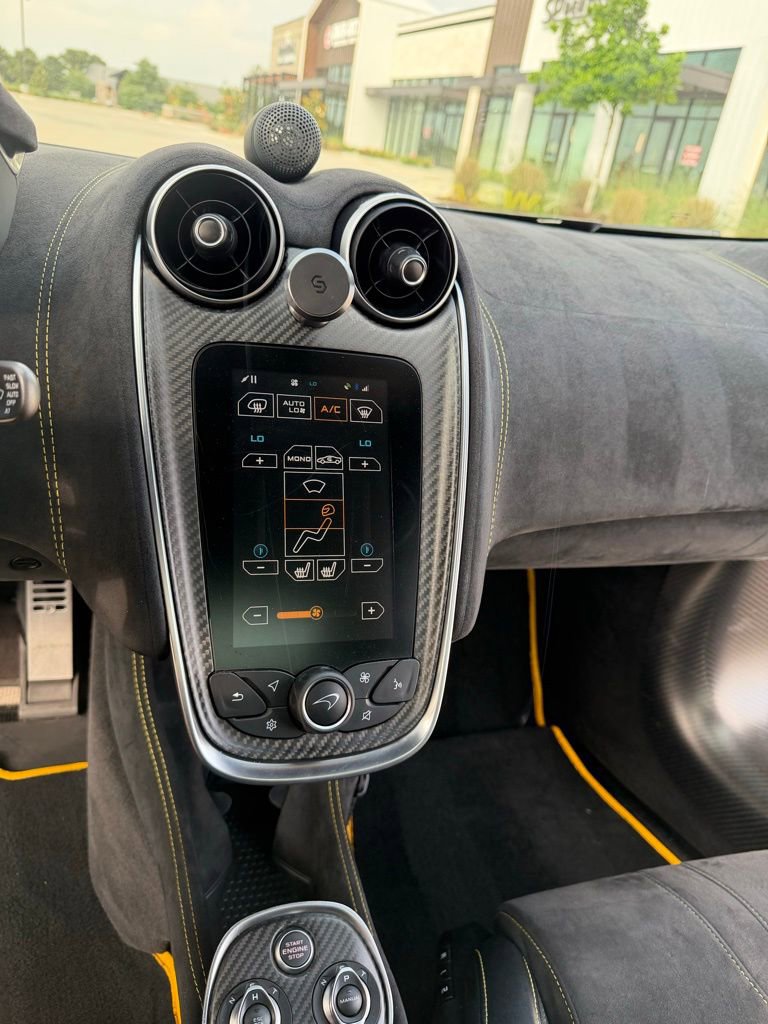 Used 2020 McLaren 600LT Spider RWD image 39